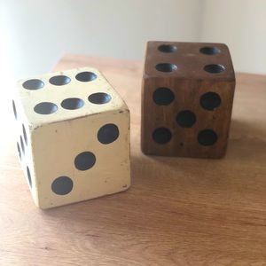OVERSIZED DICE SET